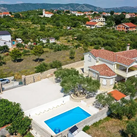 House Anna Drage