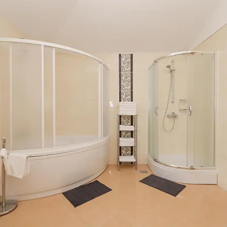 House Anna 德拉格