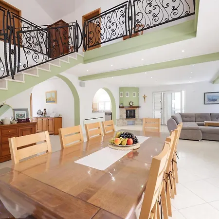 House Anna Holiday home Drage