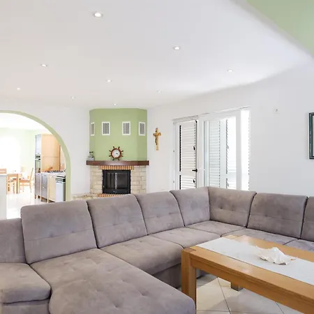 House Anna Drage