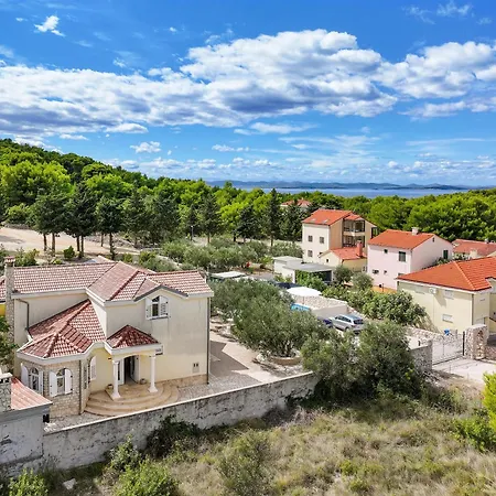 House Anna Holiday home Drage